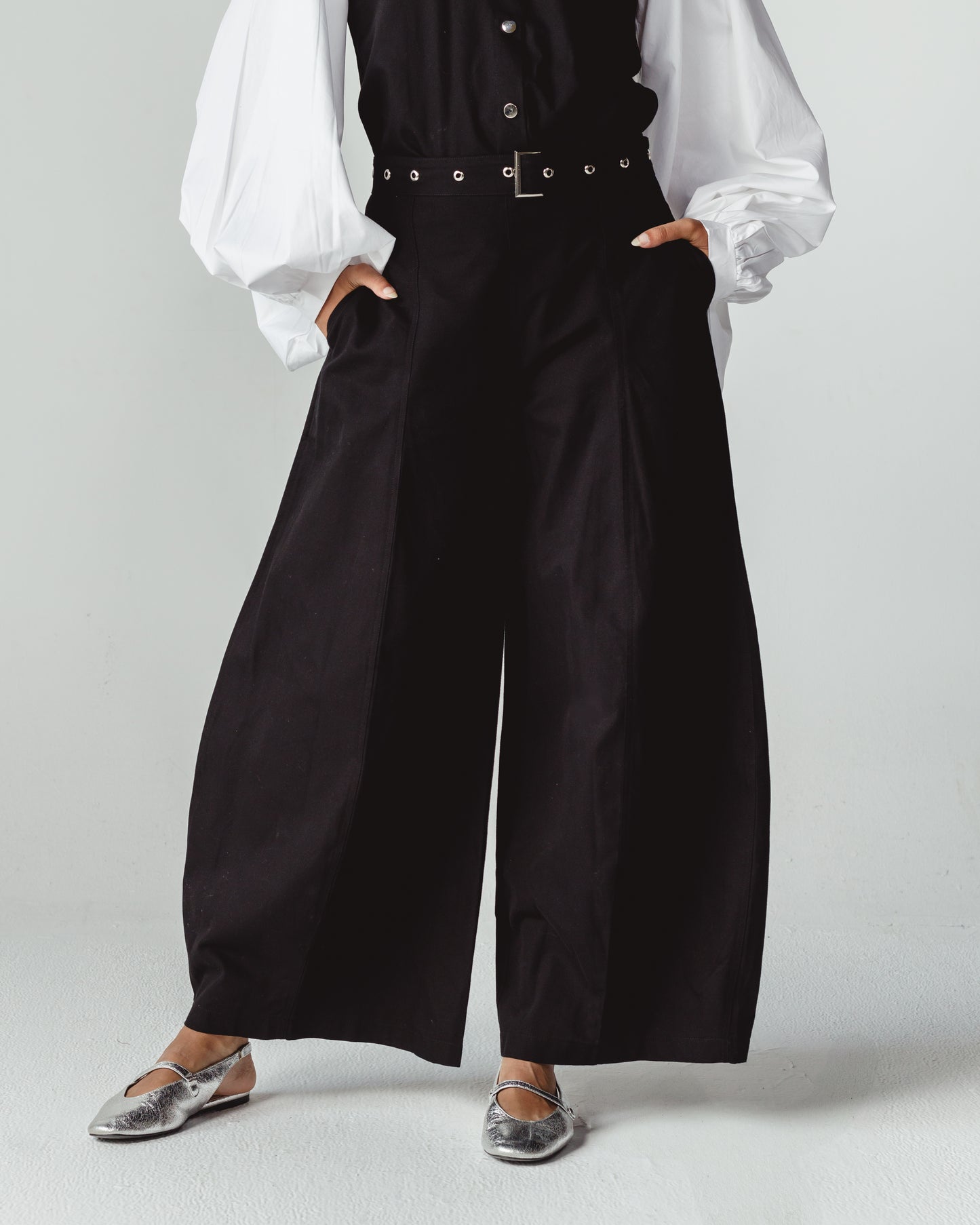 Studs Set in Black
